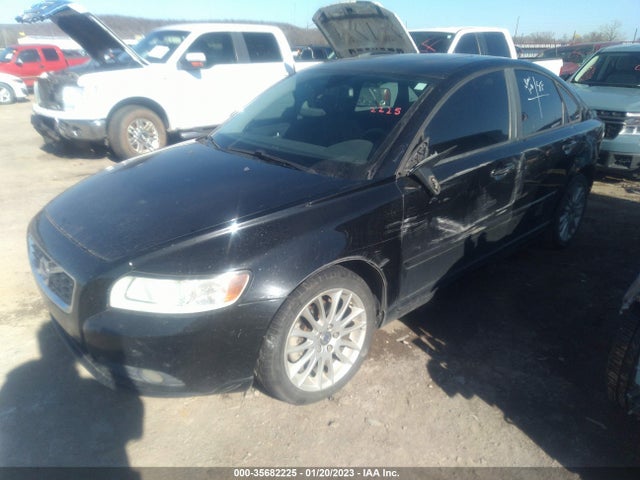 2011 VOLVO S40 VIN: YV1672MSXB2538851