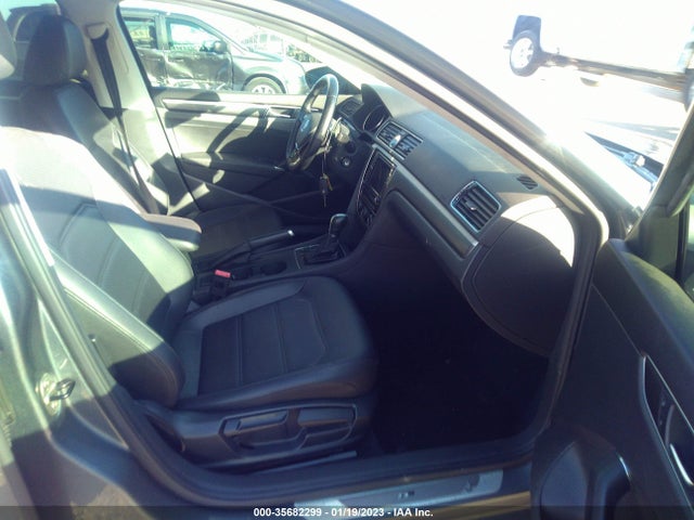 1VWDT7A32HC009669 Volkswagen Passat R-line W/comfort Pkg