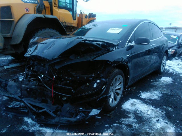 2021 Tesla Model X, VIN: 5YJXCDE27MF324786