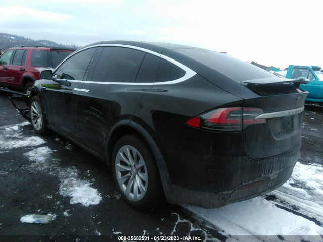2021 Tesla Model X, VIN: 5YJXCDE27MF324786