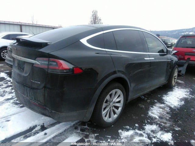2021 Tesla Model X, VIN: 5YJXCDE27MF324786