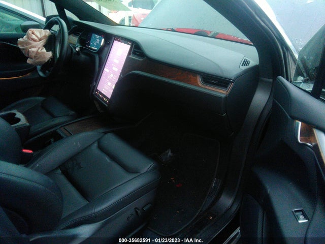 2021 Tesla Model X, VIN: 5YJXCDE27MF324786