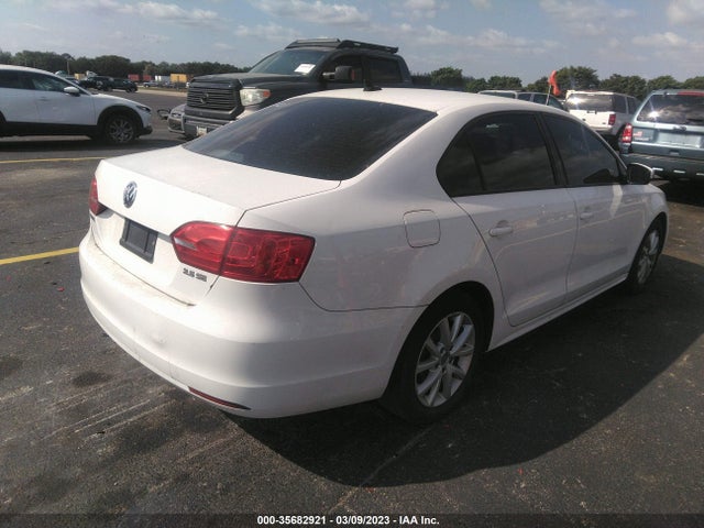 3VWDX7AJXCM067247 Volkswagen Jetta Sedan Se