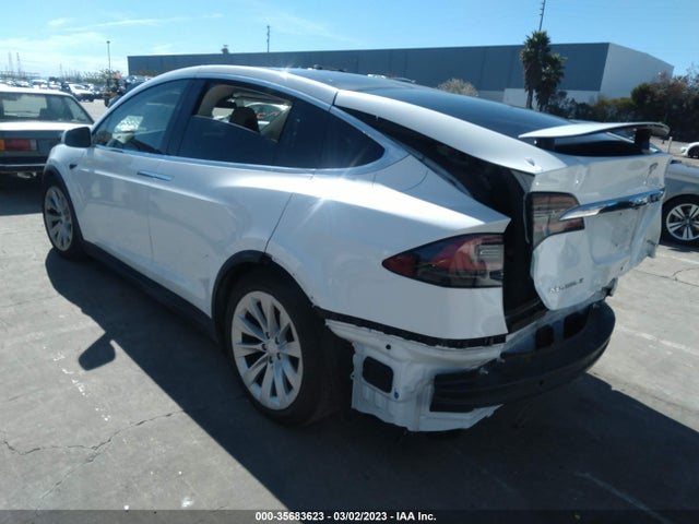 2017 Tesla Model X, VIN: 5YJXCAE2XHF054957