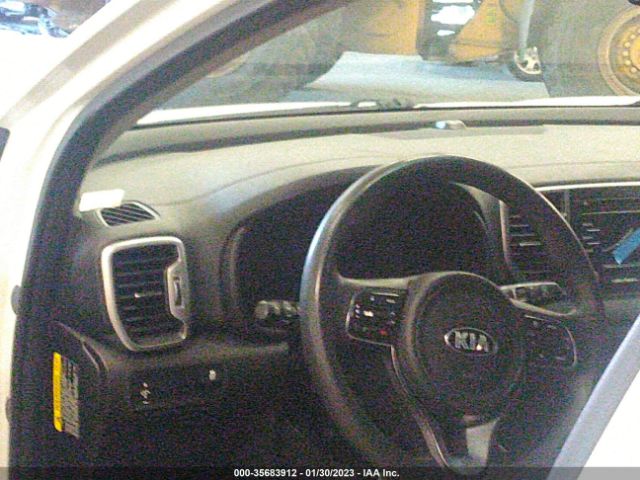 KNDPMCAC8J7466541 KIA Sportage Lx