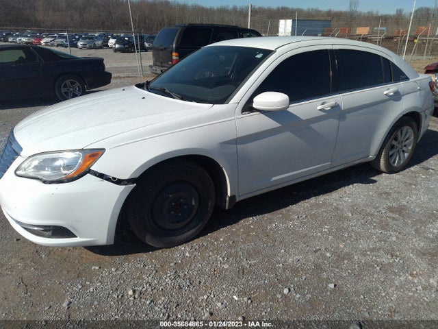 Chrysler 200 2013 1C3CCBBB3DN601589 Image 2
