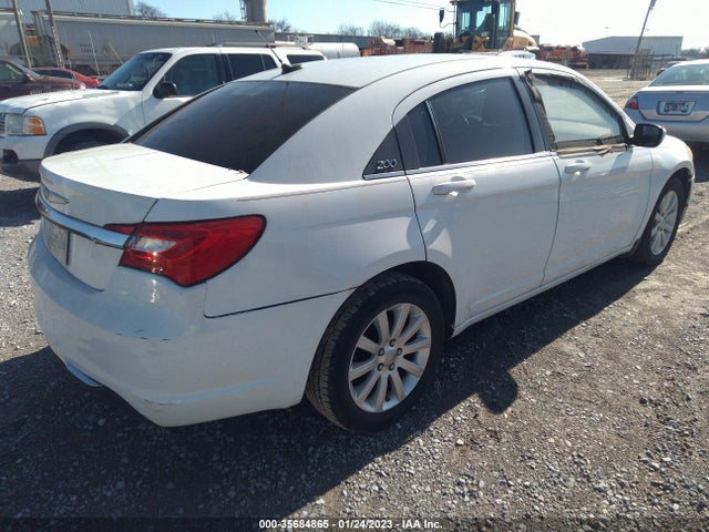 Chrysler 200 2013 1C3CCBBB3DN601589 Image 4