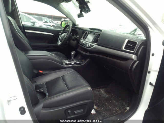 2018 Toyota Highlander, VIN: 5TDKZRFH5JS547991