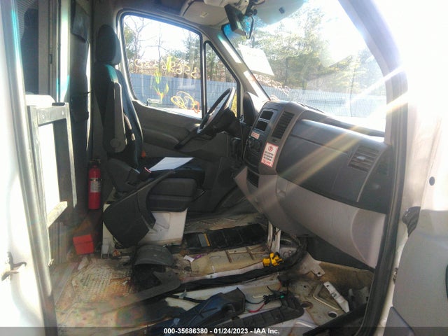 2012 MERCEDES-BENZ SPRINTER CARGO VANS VIN: WD3PE8CB0C5715857