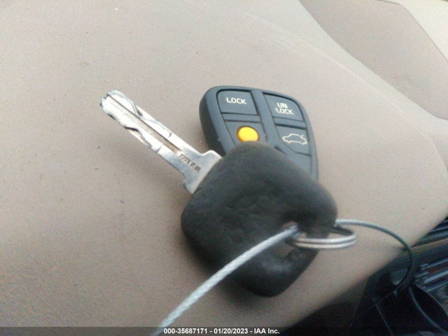 2001 VOLVO V70 VIN: YV1SW53D311136843