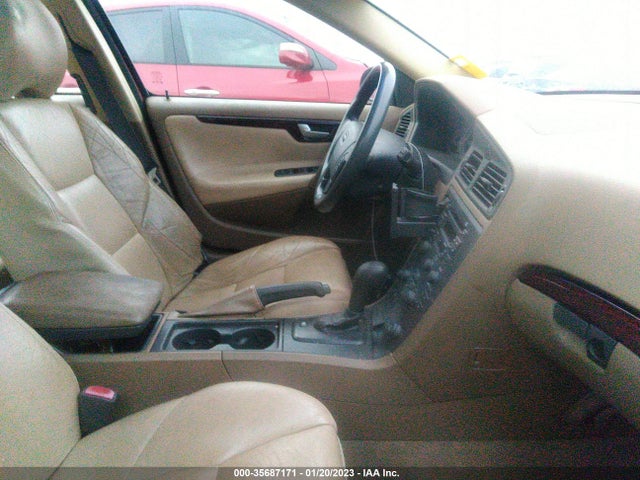2001 VOLVO V70 VIN: YV1SW53D311136843