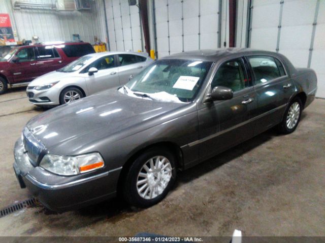 1LNHM82W43Y642116 Lincoln Town Car
