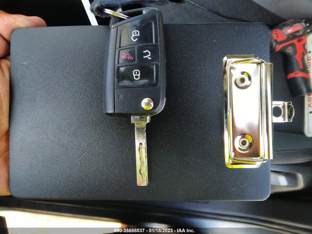 3VV1B7AXXJM090762 Volkswagen TIGUAN S