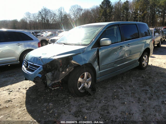 Volkswagen Routan 2010 2V4RW3D11AR296430 Image 2