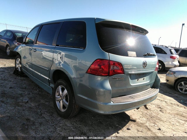 Volkswagen Routan 2010 2V4RW3D11AR296430 Image 3