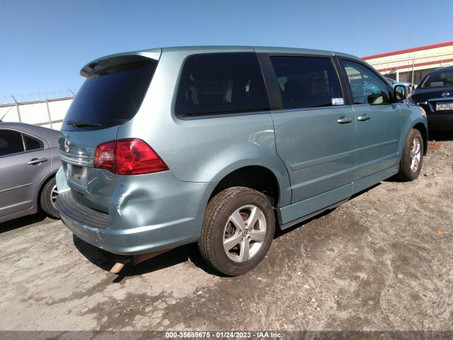 Volkswagen Routan 2010 2V4RW3D11AR296430 Image 4