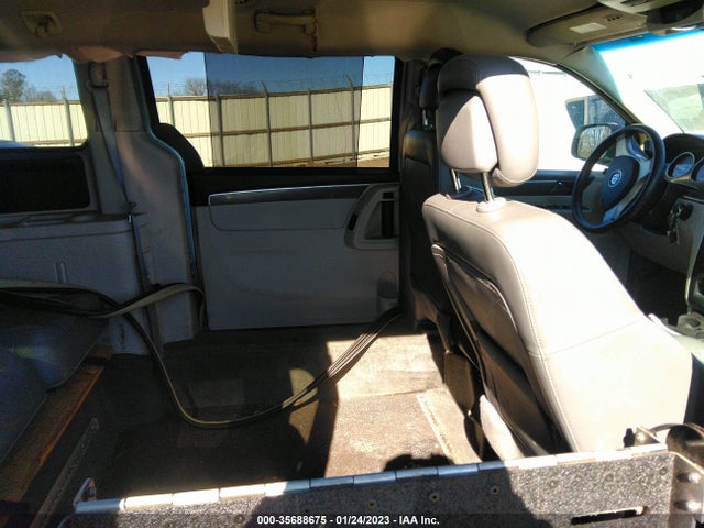 Volkswagen Routan 2010 2V4RW3D11AR296430 Image 8