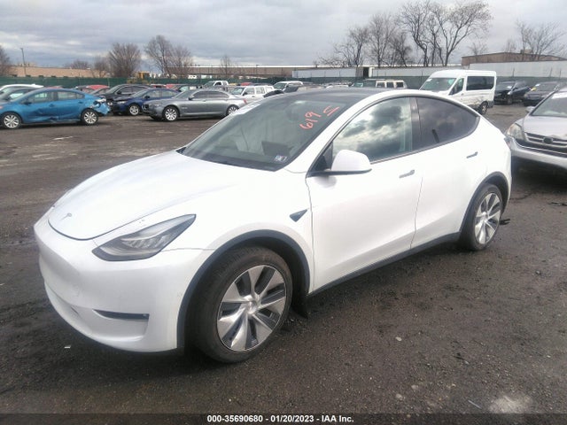 Tesla Model Y Long Range 2021 5YJYGDEE4MF305955 Image 2