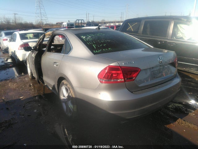 1VWBT7A37EC094057 Volkswagen Passat Se W/sunroof