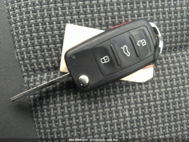 2018 Volkswagen Beetle, VIN: 3VWFD7AT4JM712166