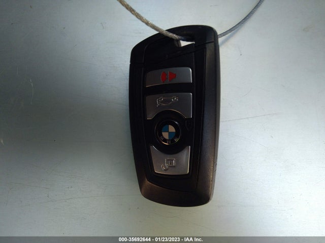 BMW 3 Series 320i 2016 WBA8E1G50GNU10450 Image 3