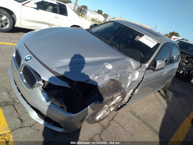 BMW 3 Series 320i 2016 WBA8E1G50GNU10450 Image 2