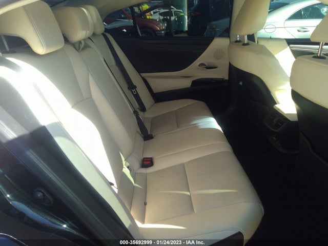 58ADA1C17NU022042 Lexus Es Es 300h