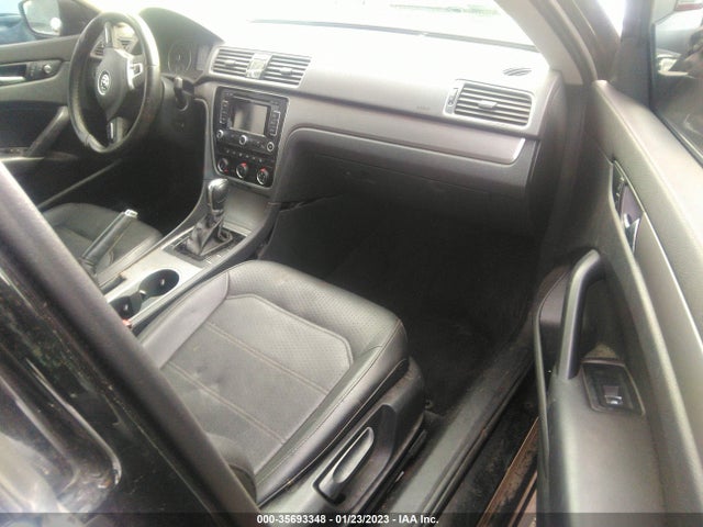 1VWBT7A31EC066173 Volkswagen Passat Se W/sunroof & Nav