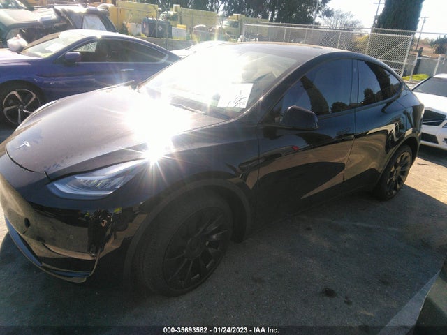 Tesla Model Y Long Range 2021 5YJYGDEE7MF212962 Image 2