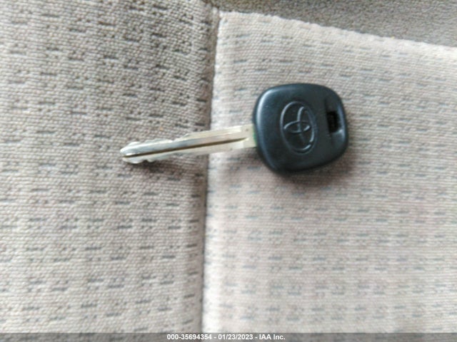 2005 TOYOTA COROLLA CE/LE VIN: JTDBR32E652064600