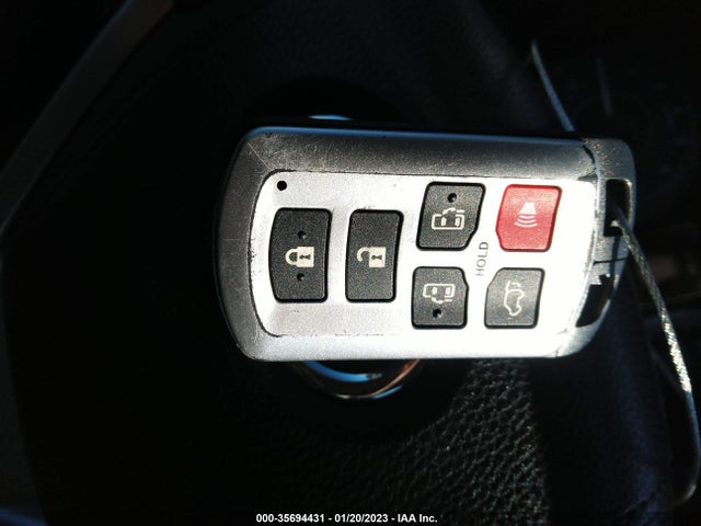 2018 Toyota Sienna, VIN: 5TDDZ3DC5JS208399