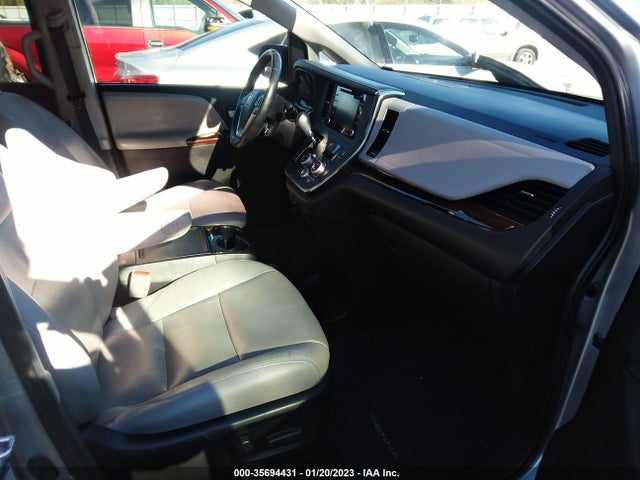 2018 Toyota Sienna, VIN: 5TDDZ3DC5JS208399