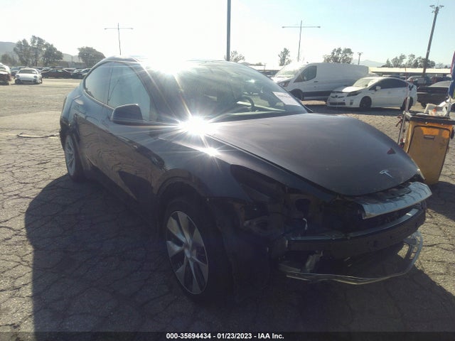 Tesla Model Y 2021 5YJYGDEE3MF213591 main image