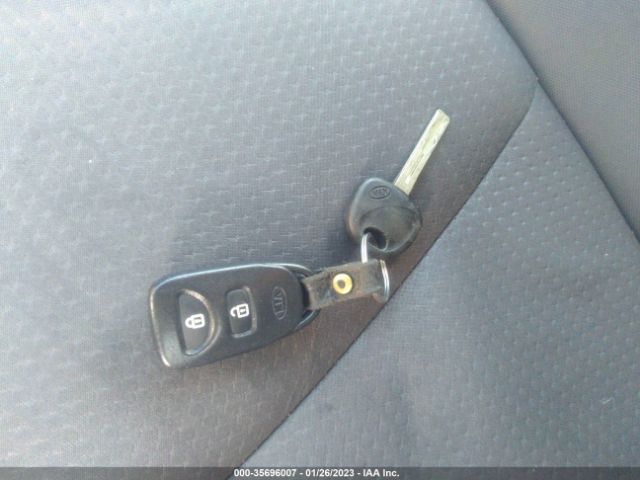 5XYKTDA26DG400135 KIA SORENTO LX