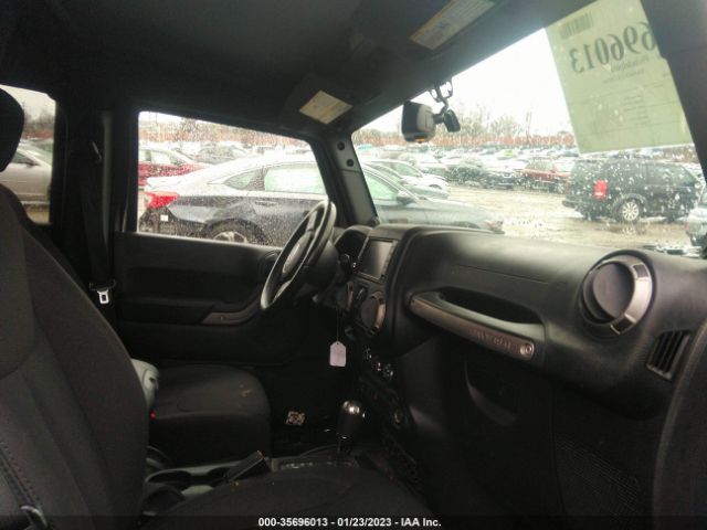 1C4BJWDG5EL259590 Jeep Wrangler Unlimited Sport