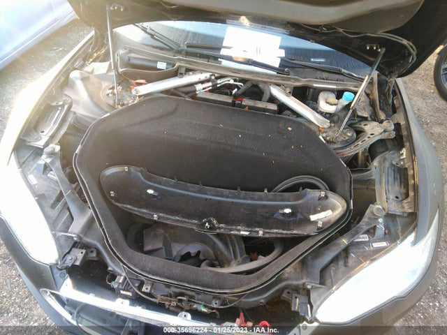 2015 Tesla Model S, VIN: 5YJSA1H42FF092631