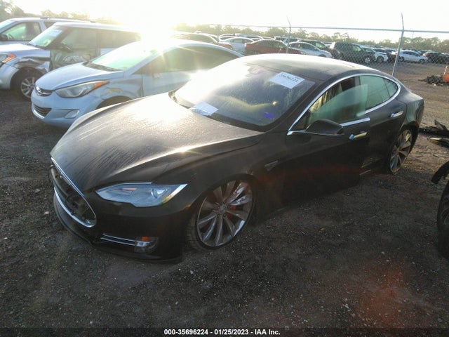 2015 Tesla Model S, VIN: 5YJSA1H42FF092631