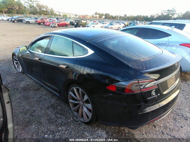 2015 Tesla Model S, VIN: 5YJSA1H42FF092631