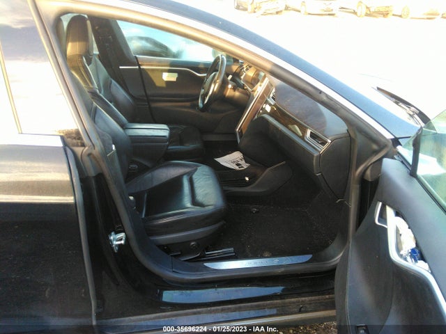 2015 Tesla Model S, VIN: 5YJSA1H42FF092631