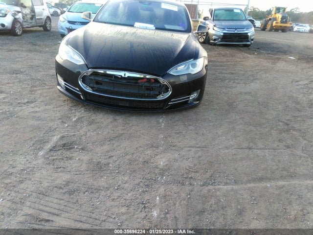 2015 Tesla Model S, VIN: 5YJSA1H42FF092631