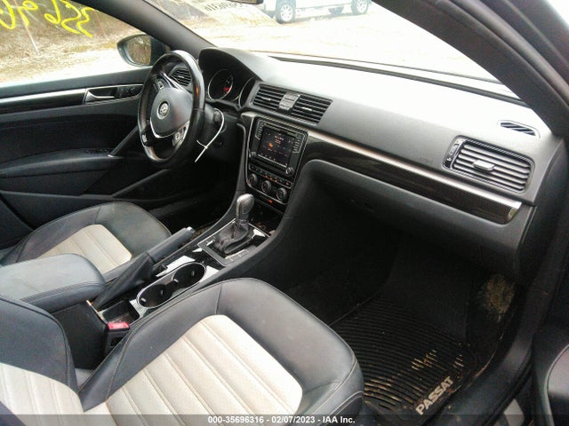2018 Volkswagen Passat, VIN: 1VWJM7A30JC028243