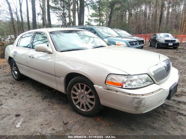 Lincoln Town Car Signature 2007 1LNHM81V57Y607034 main image