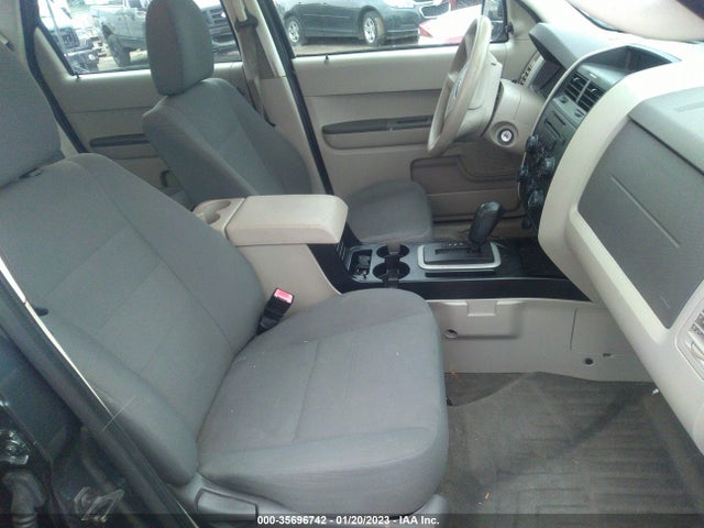 2009 FORD ESCAPE XLS VIN: 1FMCU02729KC57301