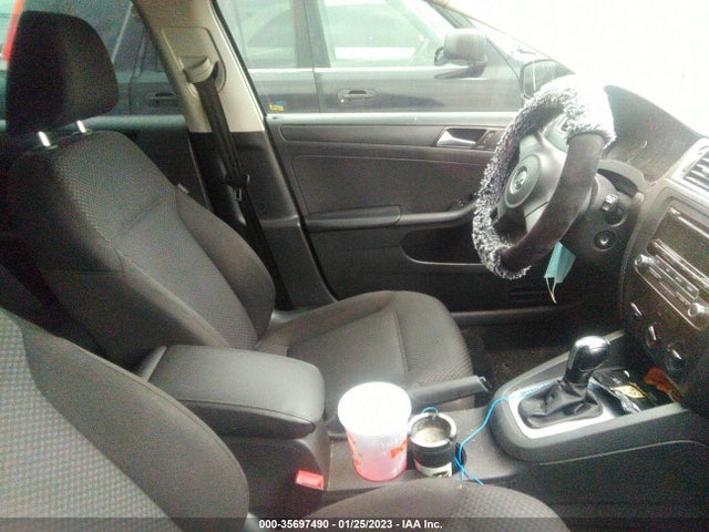 3VW2K7AJ8EM302978 Volkswagen Jetta Sedan S