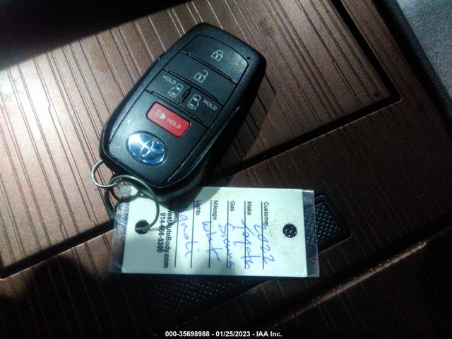2022 Toyota Sienna, VIN: 5TDKSKFCXNS049436