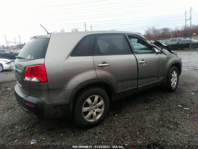 5XYKTCA6XDG408638 KIA SORENTO LX