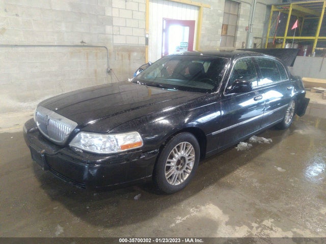 Lincoln Town Car 2011 2LNBL8EV5BX758225 Image 2