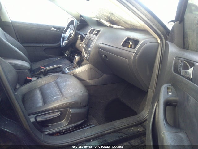 3VWDX7AJXBM345207 Volkswagen Jetta Sedan Se W