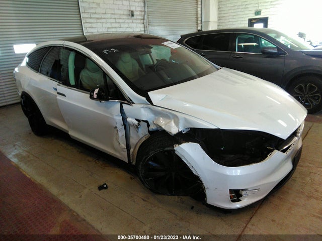 2016 Tesla Model X, VIN: 5YJXCBE27GF015716