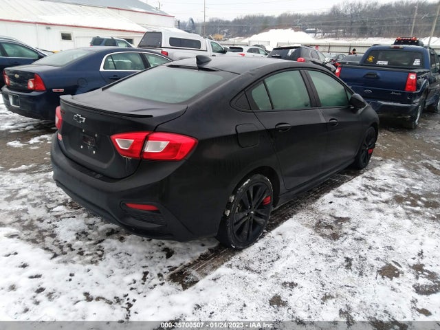 2018 Chevrolet Cruze, VIN: 1G1BE5SM7J7138885